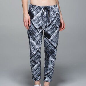 Lululemon Women's 12 Black White Wunder Under Crop Full On Luon Pants Gym Yoga
